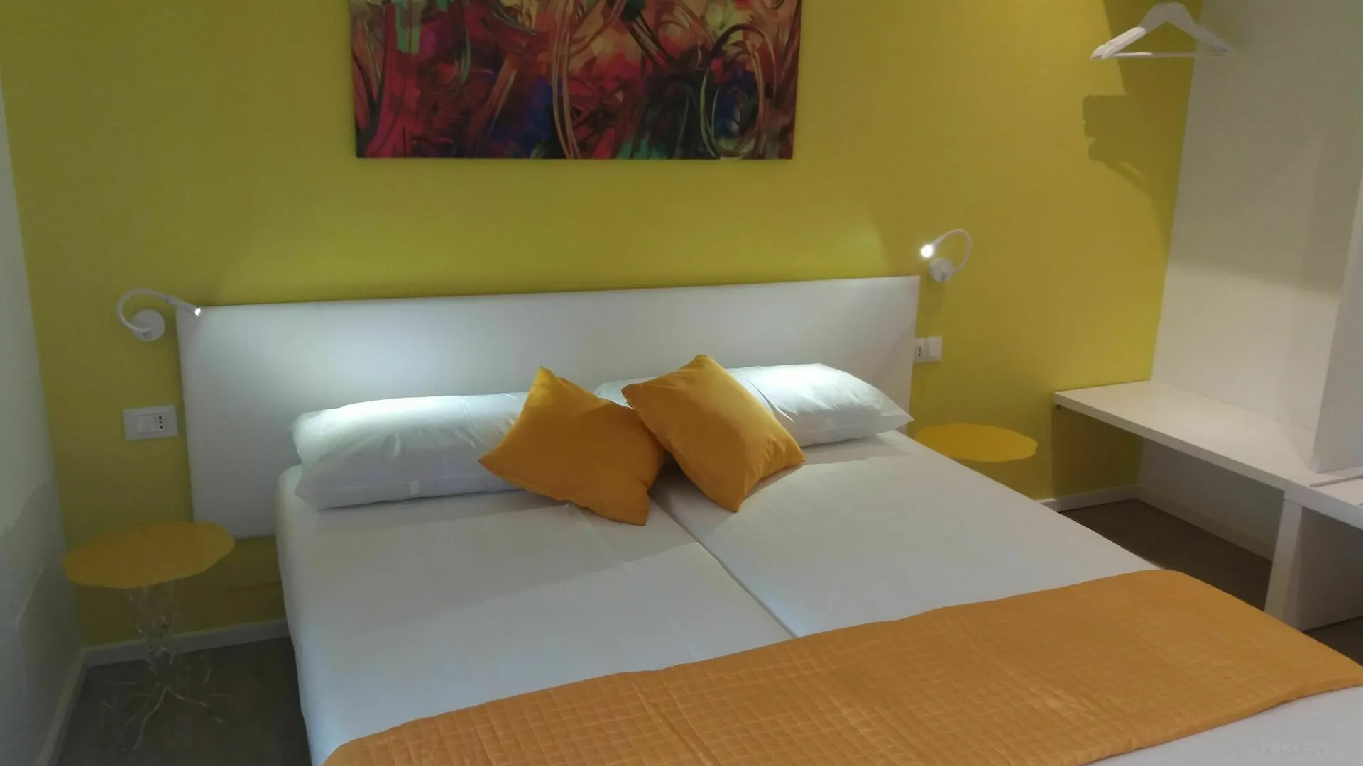 Suite Color Verona 3*,